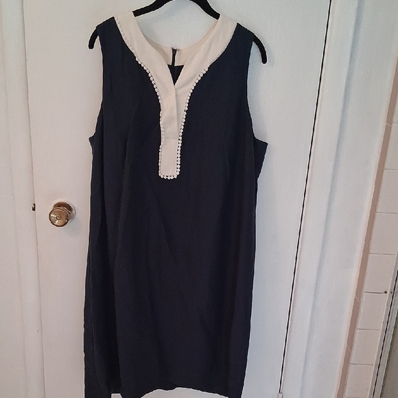 Eliza J Dresses & Skirts - Elegant Navy and White Sleeveless Dress